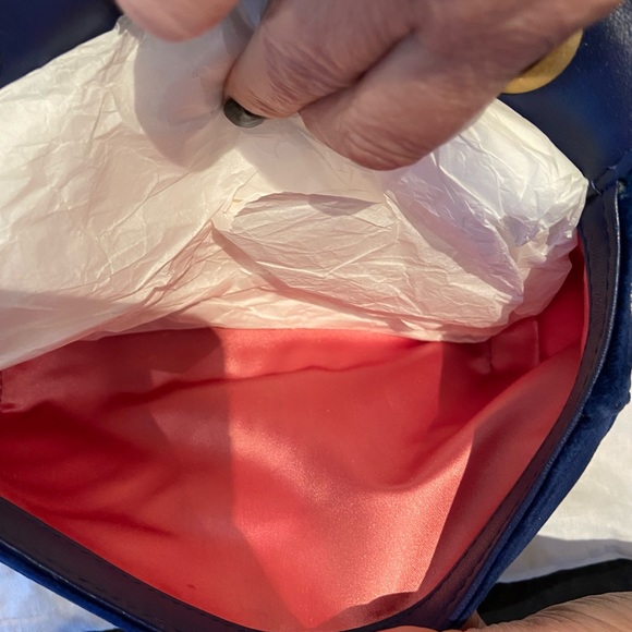 Gucci Small Velvet Matelasse Bag - Picture 11 of 13